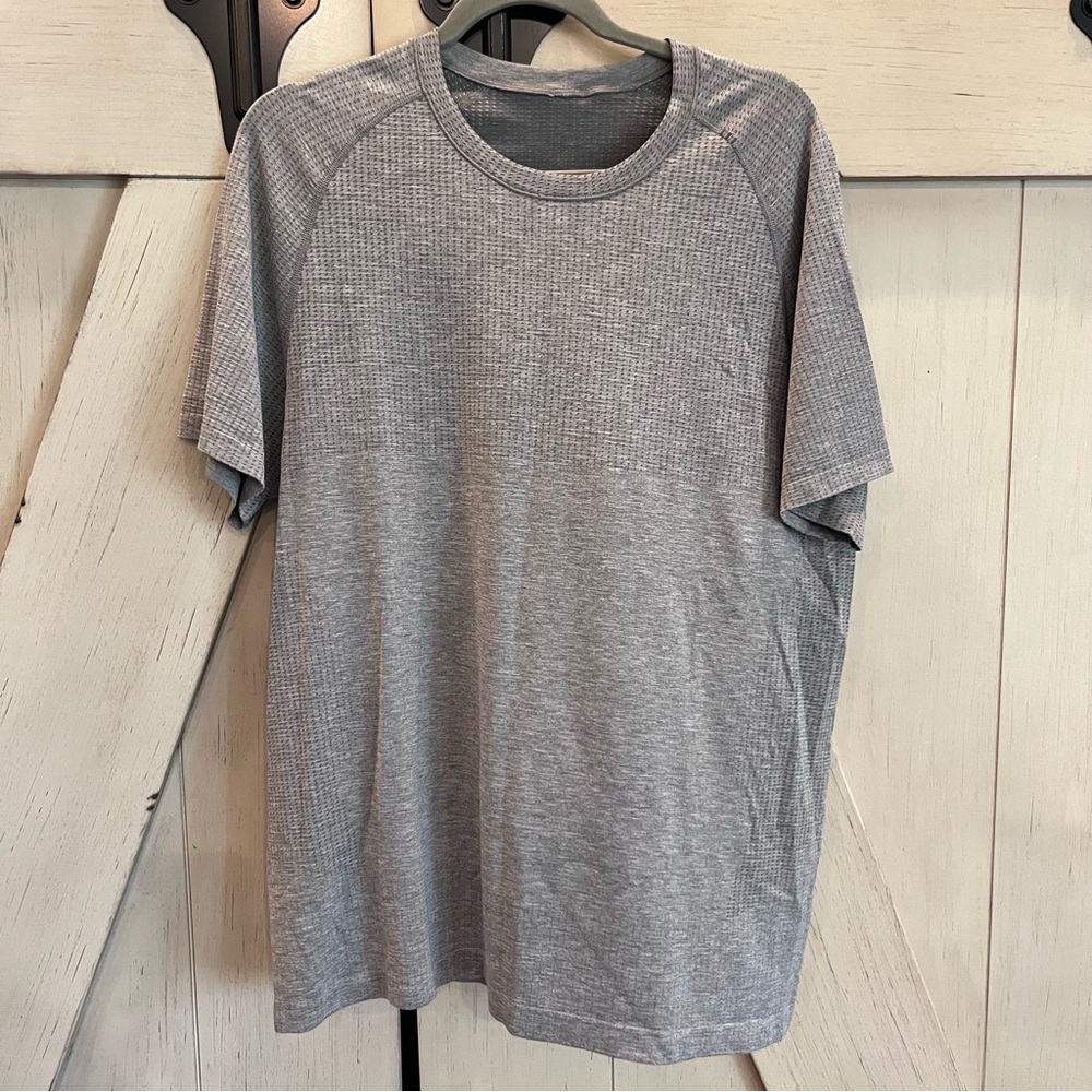 lululemon athletica Gray Short Sleeve Men's Tee Size XL